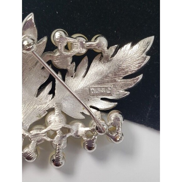 Vintage Crown TRIFARI Signed Pearl and Silver Tone Pin Brooch **rare** 1950-60's - Picture 8 of 8